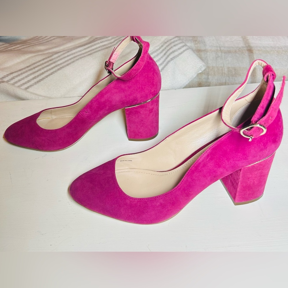 White House Black Market Fuchsia Magenta Suede Block Heels Ankle Strap Size 9M - Picture 2 of 7